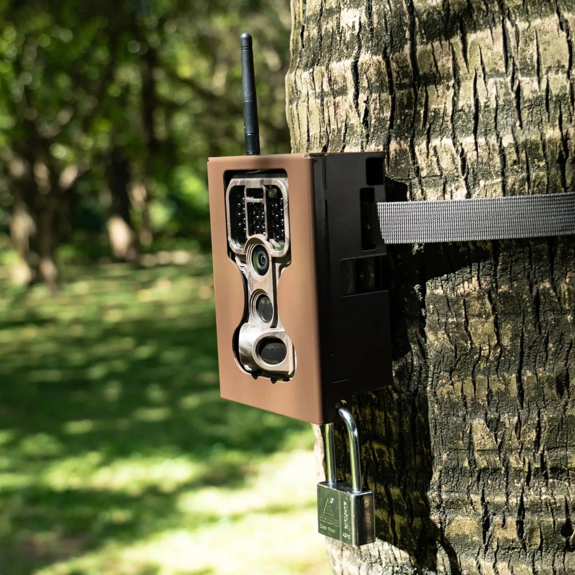 GardePro WiFi Trail Camera E9P With Rechargeable Battery With Security Box